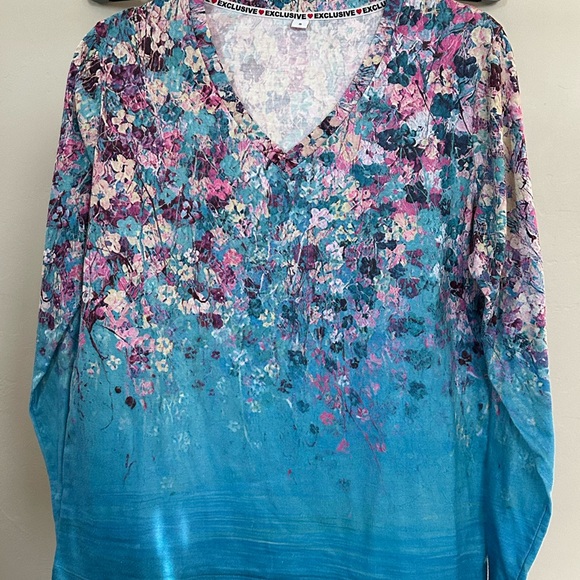 Tops - Floral V-Neck Women Top